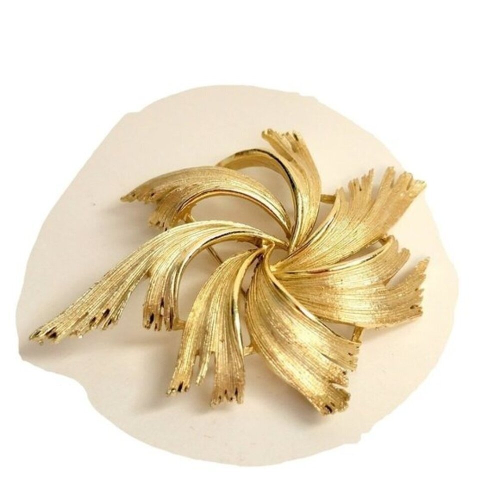 Vintage‎ Usner Signed Gold Tone Swirl Flower Leaf Pin Brooch Jewelry Scarf Clip
